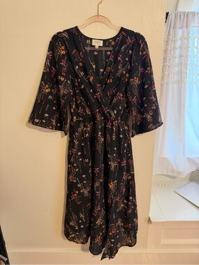 Everly Black Floral Flowy Wrap Midi Dress (size M)